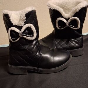 Black Quilted Women's Boots with Bow Accent 33 Is 1.5-2  0513 Girls T NOT WOMENS